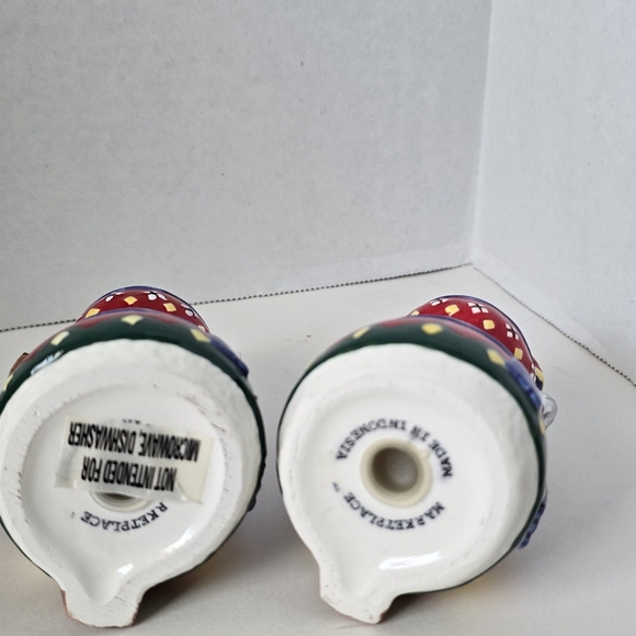 CHRISTMAS VILLAGE CERAMIC SNOWMAN WITH SKIS SALT AND PEPPER SHAKERS CHRISTMAS - Picture 6 of 9